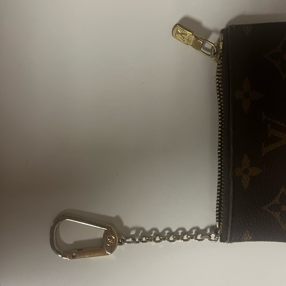 Louis Vuitton Key Pouch - Picture 4 of 10